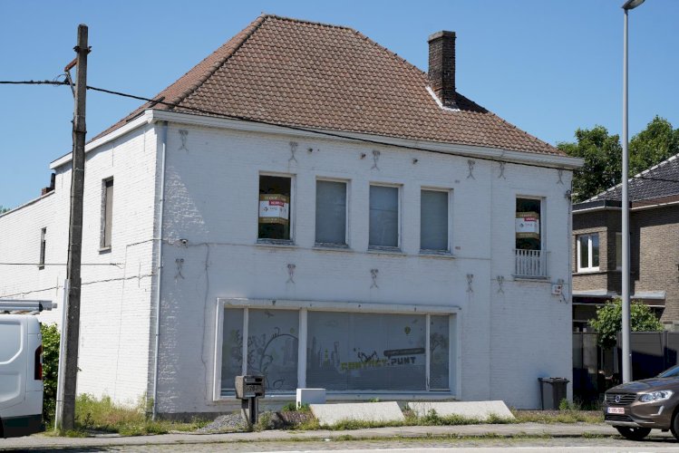 OOSTAKKER - Antwerpsesteenweg 783/785/787
